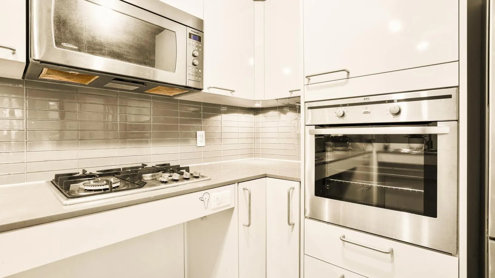 Apartment Urban Chic: Sleek 2Br In Heart Of Vancouver