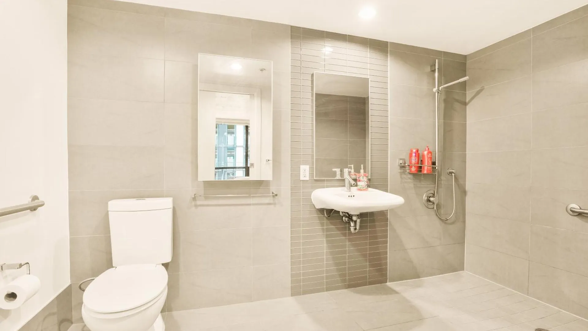 Apartment Urban Chic: Sleek 2Br In Heart Of Vancouver
