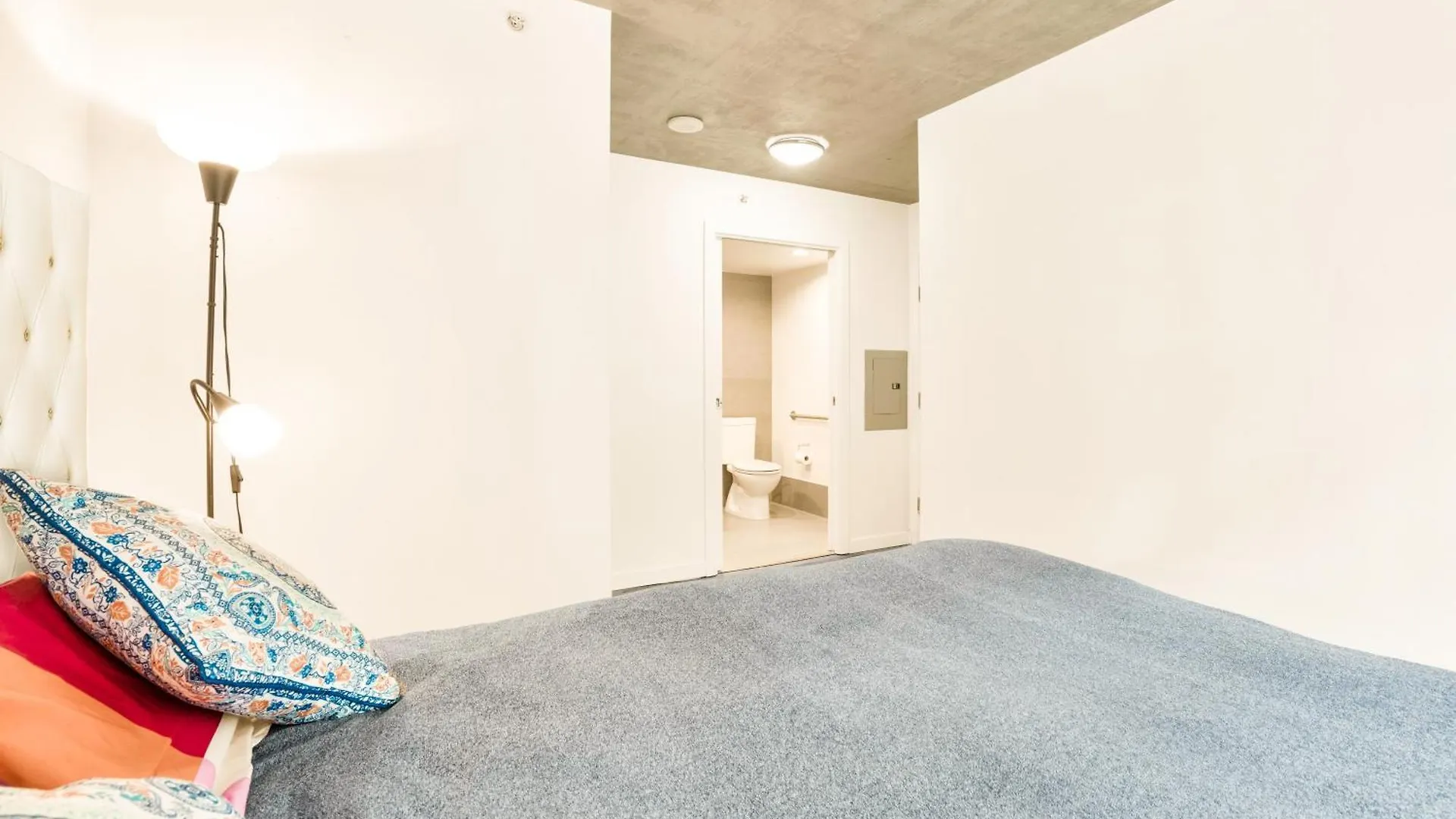 Urban Chic: Sleek 2Br In Heart Of Vancouver