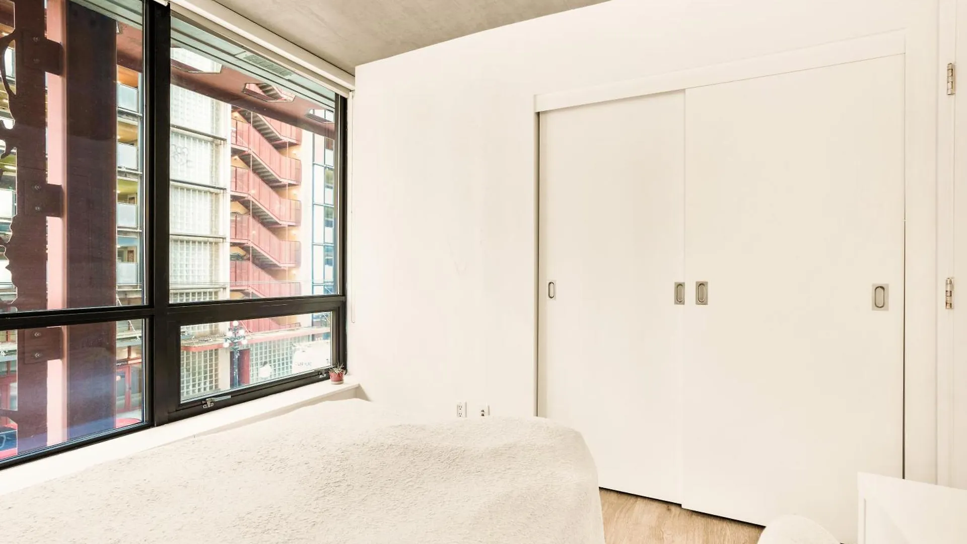 Urban Chic: Sleek 2Br In Heart Of Ванкувер Апартаменты